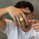 Dedeira Santa Quadrada Cravejada Moeda Antiga